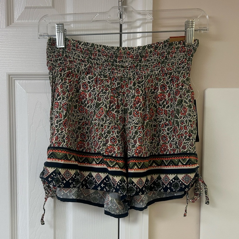 NWT Hollister High Waist Floral Pull on Shorts